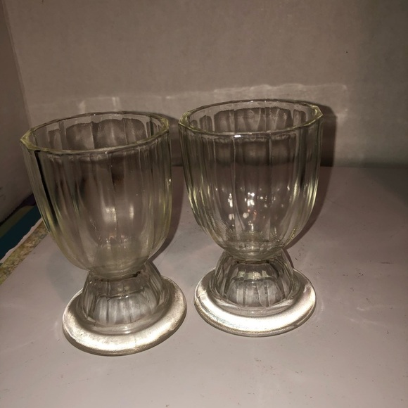 two vintage ribbed clear glass footed bowls/ glasses commonly used for ice cream - Picture 4 of 6